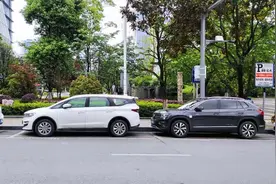 路侧停车产生高额停车费，究竟为何？图片