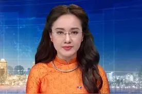 越南新闻主持人因身穿民族服饰走红，被誉为最美女主播，很受关注图片
