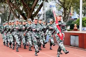 江安职校：汗水燃烧护旗梦 青春绽放爱国情图片