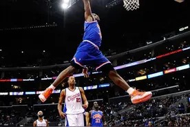 「詹姆斯帅气扣篮」图集图片