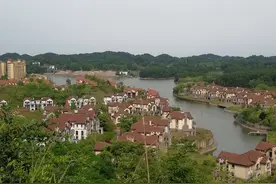 重庆市南川区黎香湖，逛欧洲风情小镇吹吹湖边凉风心情真舒畅图片