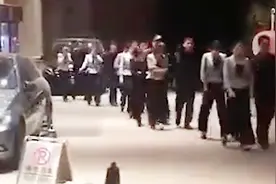 郑州一高级会所凌晨被端 涉案人员被6辆大巴拉走 酒店称是外包KTV视频封面