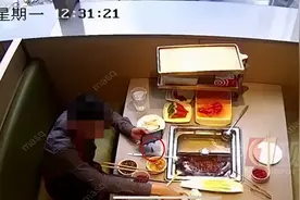 热搜第一！一天两次海底捞都吃到蟑螂干尸？男子怒而索赔，钱拿到了，结果却出乎意料…图片