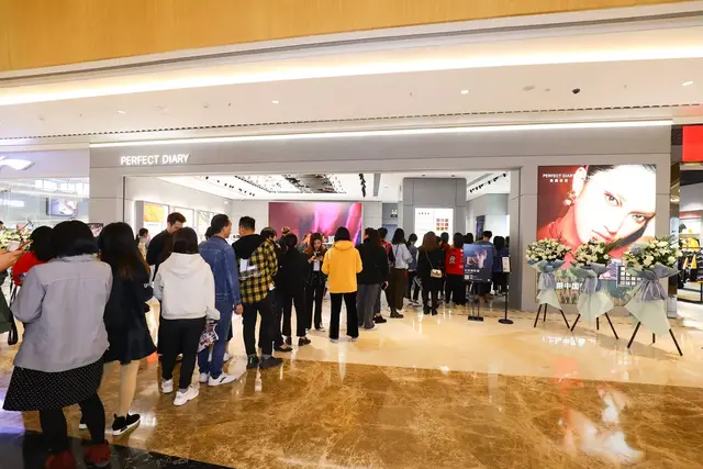 完美日记线下体验店终于开来郑州！新年限定也太可了