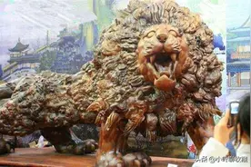 30吨金丝楠木雕出15米雄狮根雕，富豪出价300万遭拒，现怎样图片