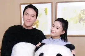 何猷启前往内地探望俩女儿，父女分离一年，小女儿已会走路叫爸爸图片
