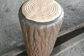 社区水泥仿树皮圆形桌凳，广东景区仿古树桩茶几厂家油漆工艺制作图片