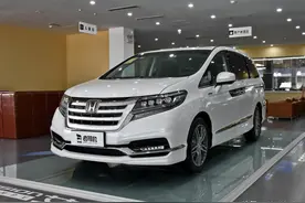 低油耗家用MPV，带娃神车，奶爸看过来，实拍艾力绅图片