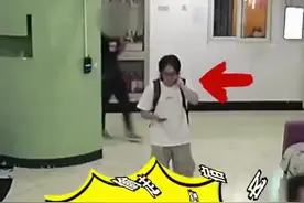 惯犯变装混进大学生公寓盗窃，被抓时包里还有假睫毛假发…图片