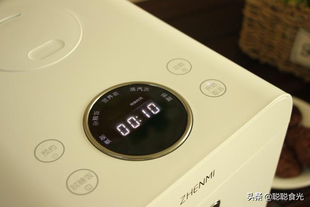 做米饭的时候不要只放大米，加点糙米进去，营养更丰富