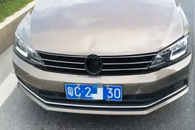 早高峰两车追尾，司机不挪车，原因竟是怕拍不好照影响定责！图片