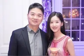 性某门后，章泽天隐匿不出，京东超阿里腾讯，她才是幕后狠角色图片