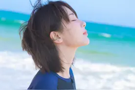 杨紫新戏杀青晒和井柏然合照，谁注意男方手放位置：这对cp磕了图片