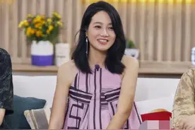 朱丹怀孕7个月仍工作！身形却显浮肿，她穿衣有个特点，值得借鉴图片