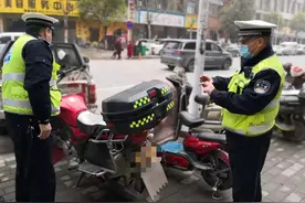 武汉江岸交警一个月查扣违法摩托车30余辆图片