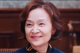 当不爱扮俏的刘莉莉换发型，终于明白微胖的女人，为何爱烫卷发图片