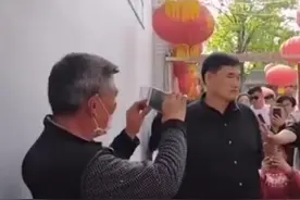 又出幺蛾子！朱之文家中大门被踹，踹门人：我跺三脚，你跺两脚图片