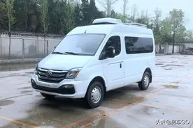 适合夫妻2人旅行的房车，16.58万满足吃住洗澡，国六排放图片