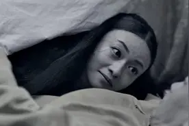 延禧攻略：乾隆宠幸完撒娇的璎珞后，皱着眉头想了一夜，彻夜难眠图片