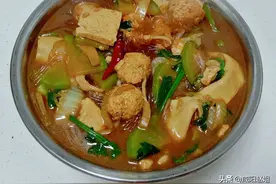 天冷最爱热乎乎的大烩菜，有啥煮啥，简单又好吃，连汤都能喝光光图片