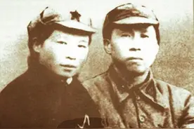 李贞：被丈夫虐待后参军，却成为中国第一位女将军，总理为她授衔图片