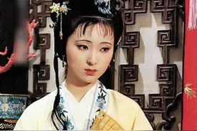 贾母送雀金裘给宝玉，送凫靥裘给宝琴，为何一件都没留给林黛玉？图片