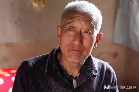 66岁农民大叔，独居300年古城堡20多年，看活成啥样图片