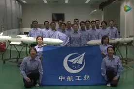 为何现代战舰都追捧一坑四弹技术？火力成倍增加，撑起战舰防空网图片