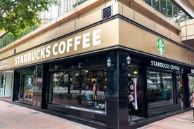 因吐槽星巴克难喝，王师傅老婆被人身攻击，网友：美国的厕所罢了图片