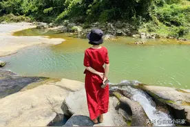 藏在罗浮山下的避暑秘境，开车直达，水潭一个又一个，山坑鱼超多图片