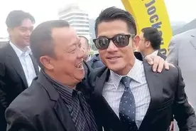 两大明星赛马同日同场出战！曾志伟第三、郭富城第八，戴口罩观战图片