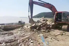 宁波集中监督拆解44艘涉渔“三无”船（筏）图片