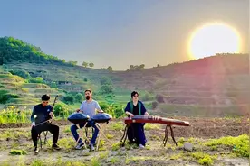 手碟版《绣荷包》太好听！这个老外用脚步丈量延安，用旋律诉说热爱图片