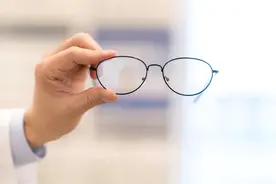 曾经800度近视的我，想呼吁你关注孩子的眼睛图片