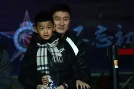 北京男篮欲挖角杜锋儿子？仅10岁被誉“小姚明”并受阿联大赞图片