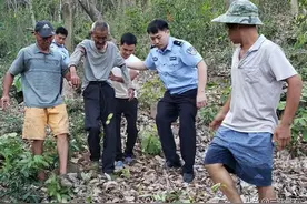 山不厌高海不厌深 我必倾力将你找寻 孤寡老人受困遇险 路管员解救送温暖图片