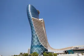 阿拉伯“倾斜大厦”，向地面倾斜18度，凭此打破吉尼斯纪录图片