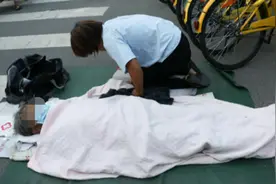 保姆闷死老人后续：女儿下跪道歉，丈夫曝其杀人动机：又有活了图片