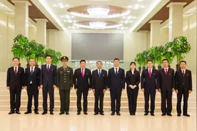 巴彦淖尔市乌拉特中旗新一届旗委、纪委班子集体亮相图片