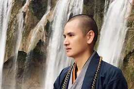 80后和尚慈眉善目、天生大耳朵，听到佛歌会流泪，成为最帅住持图片