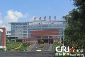 承德市高校安利之——医学院图片