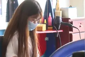20岁女孩身患尿毒症，父母不管她，自己靠着通宵直播赚钱看病图片