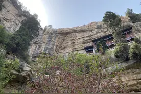 建在悬崖绝壁上的古代别墅——山西离石安国寺莱公别墅图片
