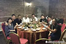 这才是北京皇城下真正的大腕，吴京去参加家庭聚会C位都坐不上图片