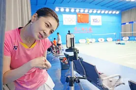 疫情下，羽球众生“带货”直播图片