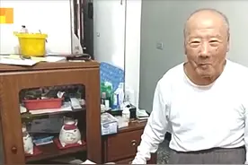 阻隔70余载的乡愁：九旬台湾老兵回家乡，跪拜祖坟的场面让人泪目图片