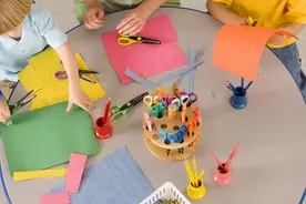 花朵、小鸟、微缩星球……他们能用纸做出任何东西图片