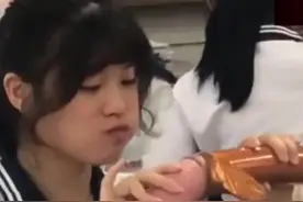 姑娘为了减肥，一天只吃一根火腿肠，咋越来越胖了呢？图片