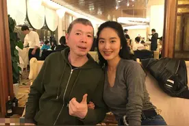 冯小刚醉酒“调戏”女演员？葛优一旁起哄，惹得陈道明怒斥二人图片