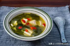 鲫鱼汤很多人第一步就做错了，汤鲜味美，营养丰富图片
